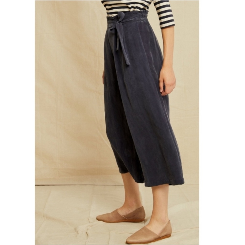 Amour Vert Navy Cropped Wide-Leg Pants with Tie Waist